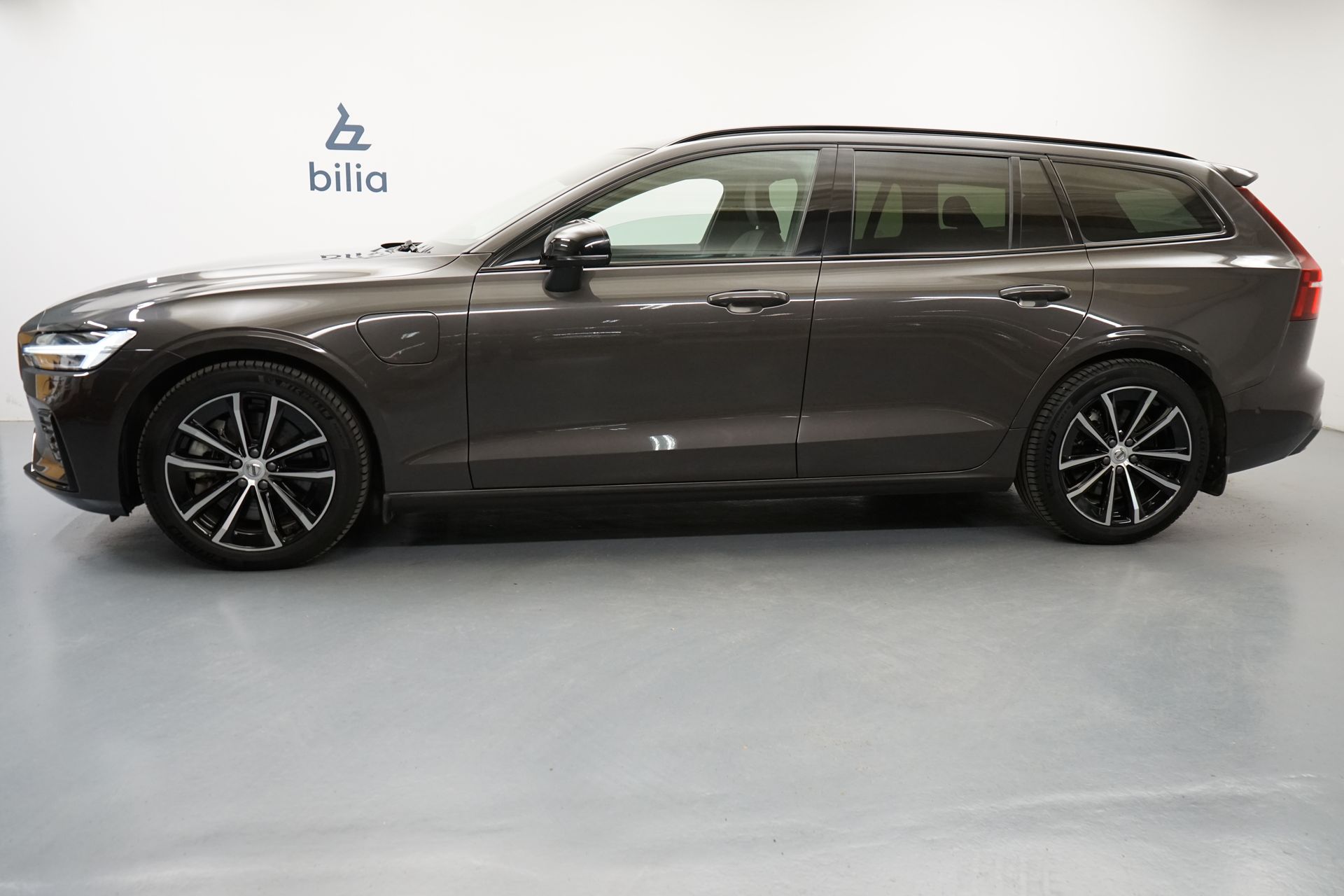 Volvo V60 Plus Dark Nordic 2025, bild 2/10