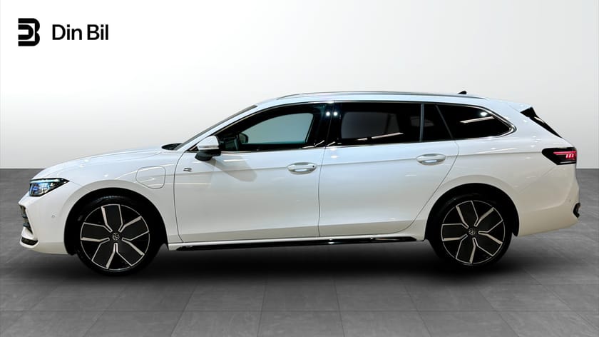 Bild 2 av Volkswagen Passat Variant eHybrid R-Line DSG Edition/Drag/Panorama