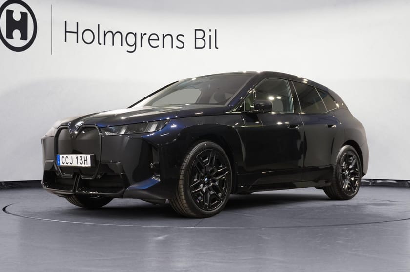 Bild 1 av BMW iX xDrive60 M Sport Pro Supercharged Ed Drag B W DA Pro