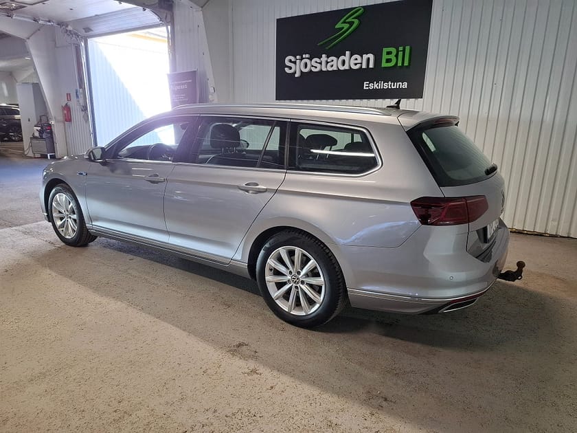 Bild 4 av Volkswagen Passat Sportscombi GTE SC 1.4 TSI Exe Bus Drag Värmare Kamera Led