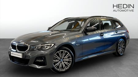 BMW 330e xDrive Touring M Sport Kupévärmare Sportstolar Navigation LED