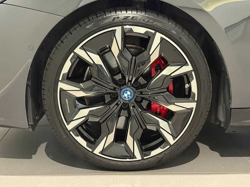 Bild 5 av BMW i5 M60 xDrive Touring M Sport Pro Panorama Drag B&W 21"