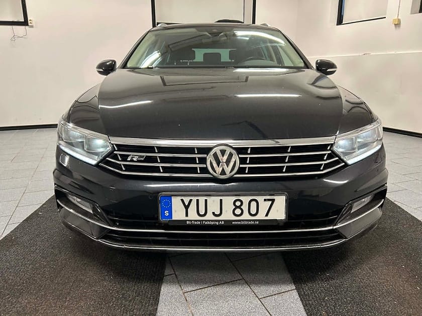 Bild 5 av Volkswagen Passat Sportscombi 2.0 TDI 190 hk R Line 4M GT Läder Cockpit