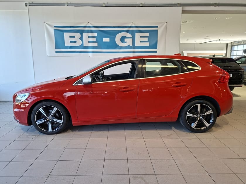 Bild 2 av Volvo V40 D2 R-Design 120HK Ny Kamrem P-Värmare Navi