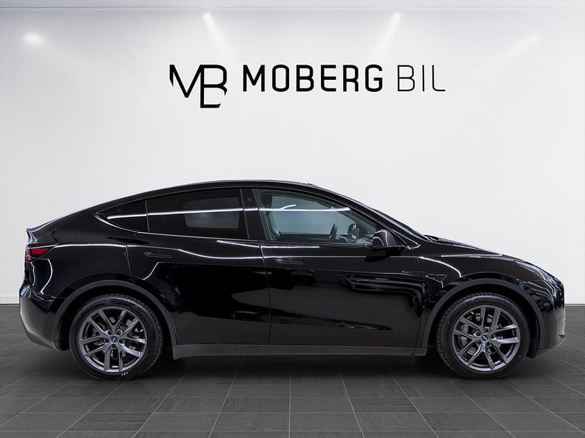 Bild 5 av Tesla Model Y Standard Range RWD 299hk Pano Drag B-kamera