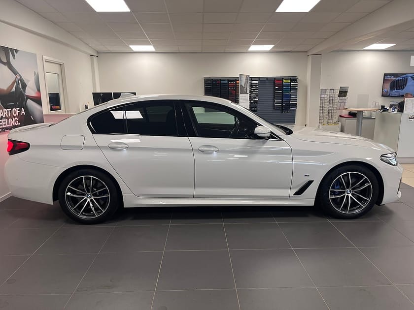 Bild 2 av BMW 520d Sedan M-Sport HUD H/K Adaptiv farth*