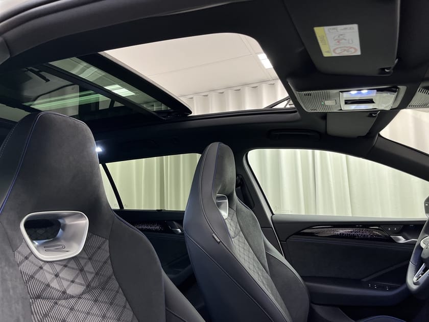 Bild 5 av Volkswagen Passat Variant eHybrid 272 DSG6 R-LINE