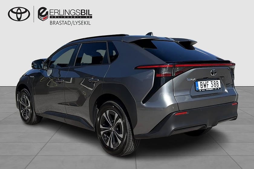 Bild 2 av Toyota bZ4X 71.4 kWh STYLE PREMIUMPAKET V-HJUL / LÅGA MIL / MOMS