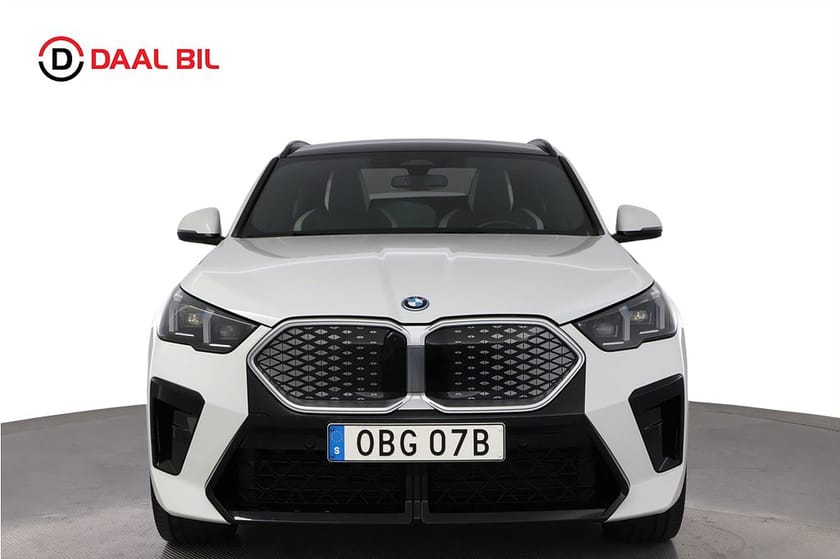 Bild 2 av BMW iX2 xDrive30 64,7 kWh 306HK M-SPORT DRAG PANO P-VÄRM 3D
