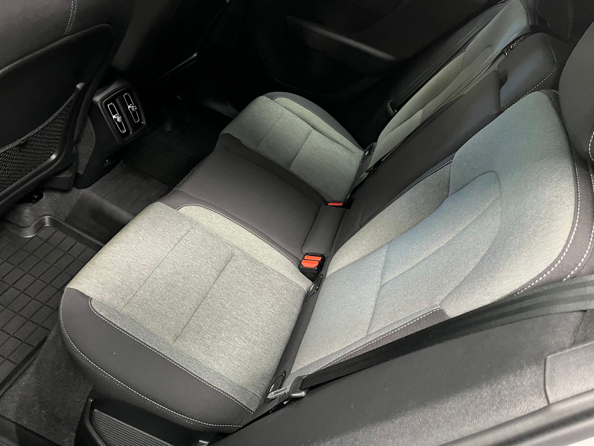 Volvo XC40 B3 FWD Bensin Plus Dark 2025, bild 5/10