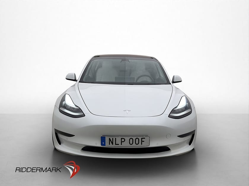 Bild 2 av Tesla Model 3 Performance Svensksåld Ljus Interiör