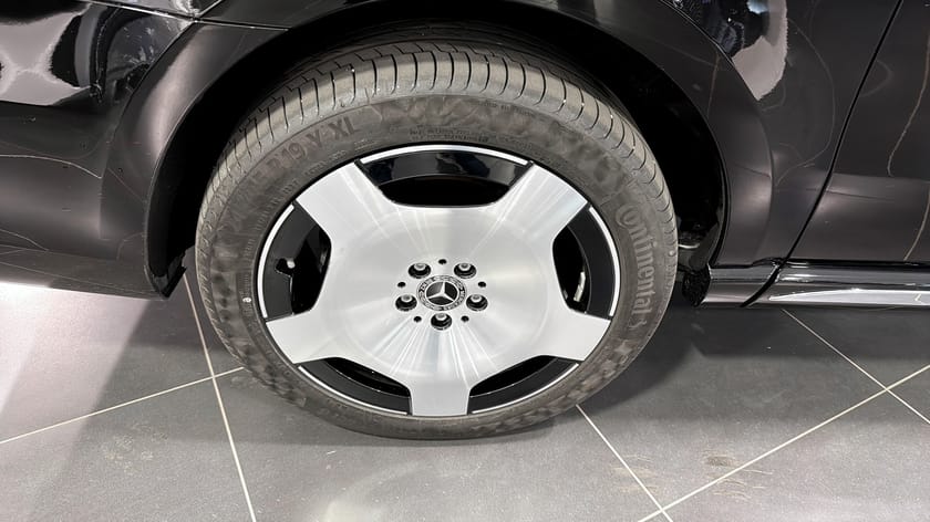 Bild 4 av Mercedes-Benz V 300d 4MATIC 3.2t 300 D LÅNG 4 MATIC /AVANTGARDE / AMG PAKET  " FIN SPEC"
