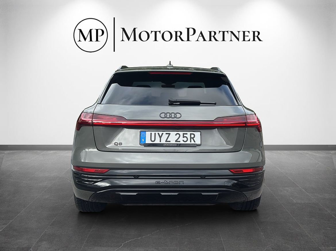 Audi Q8 55 e-tron quattro, bild 7 av 27