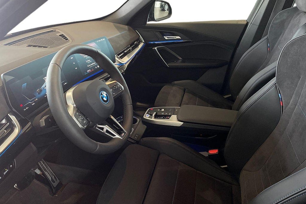 BMW iX1 eDrive20, 204ps, 2026