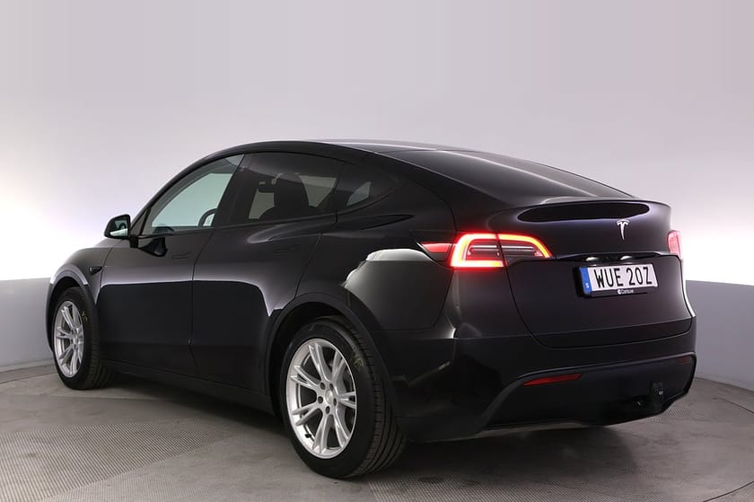Bild 4 av Tesla Model Y Standard Range RWD Autopilot Panorama Drag