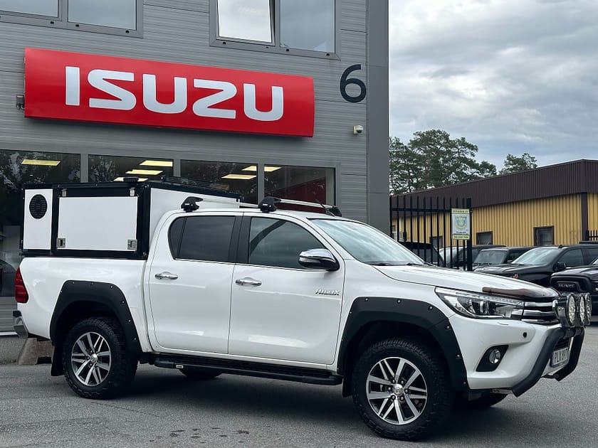 Bild 4 av Toyota Hilux Dubbelhytt 2.4 AWD | Hundkåpa | Extraljus | Frontbåge | Takräcken