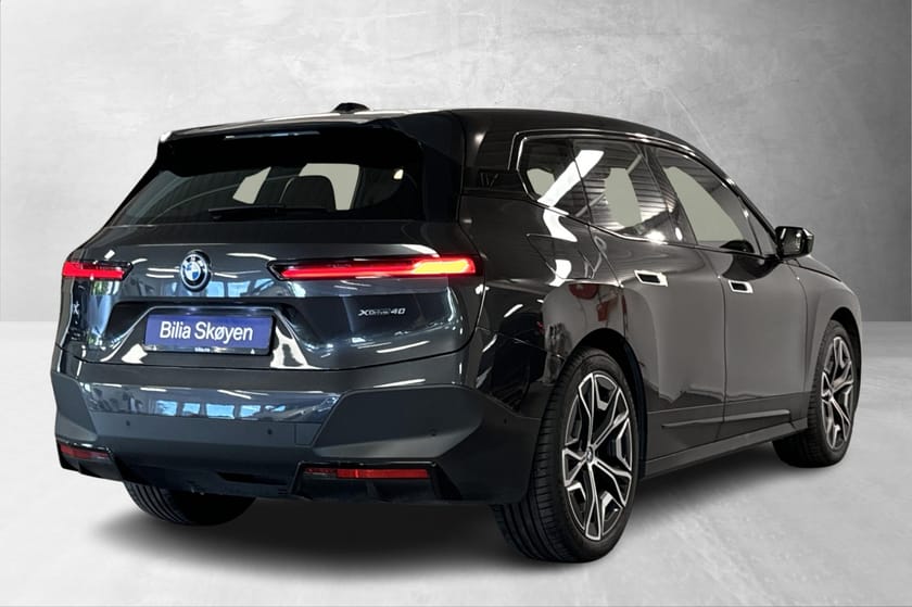 Bilde 3 av BMW iX xDrive40 xDrive40, Skinn, 22", H/K, Multif. ComfAcc, Laser, ACC