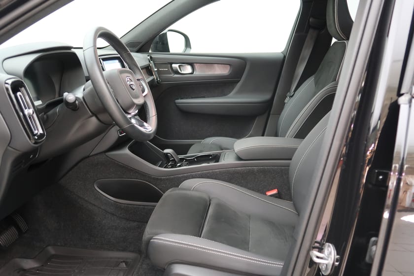 Bild 4 av Volvo EX40 Twin Motor Performance UltraBlackSE/Dragkrok/PixelTech/TonadeRutor