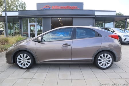 Honda Civic 1.8 16V FWD 142hk Backkamera Svensksåld