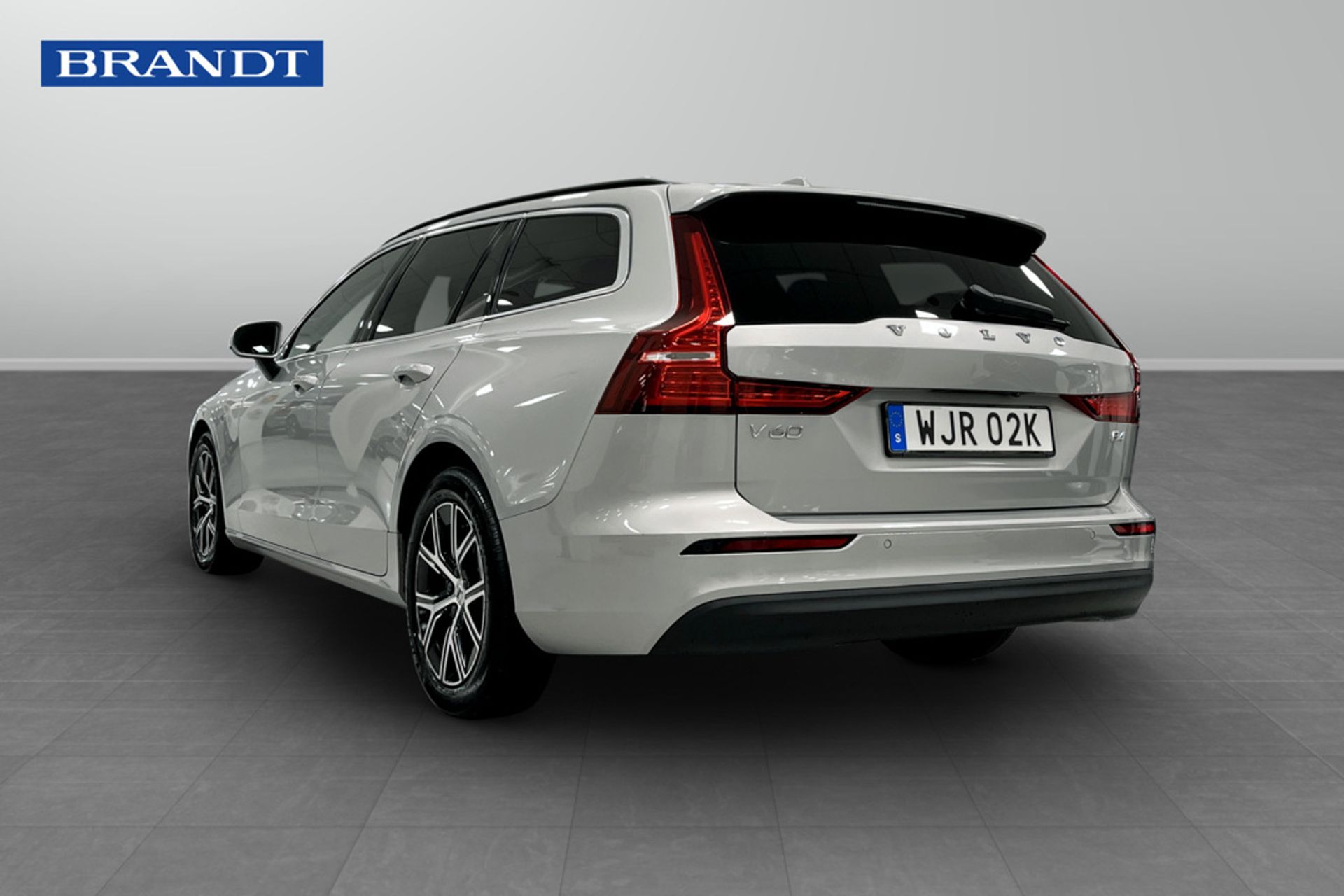 Volvo V60 B4 2024, photo 2/10