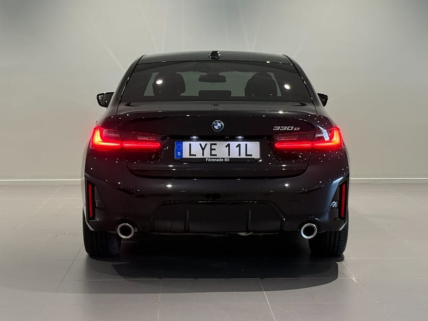 Bild 4 av BMW 330e Sedan M Sport HiFi Adpt Farth Park Assist Svankstöd 18"