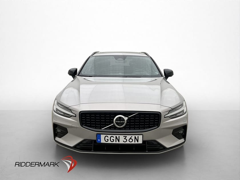 Bild 2 av Volvo V60 B4 Ultimate Dark B&W Pano 360° HuD *SE SPEC*