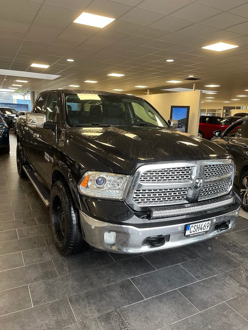 Bild 2 av RAM 1500 Crew Cab Laramie 5.7 V8 HEMI AWD / Drag / Flaklock