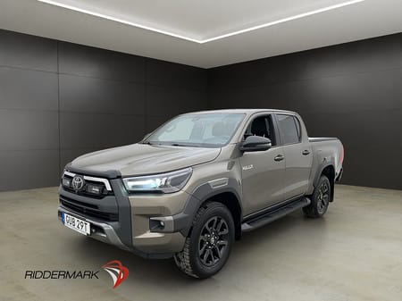 Toyota Hilux Dubbelhytt Invincible 2.8 4WD Värmare JBL Drag Diff MOMS