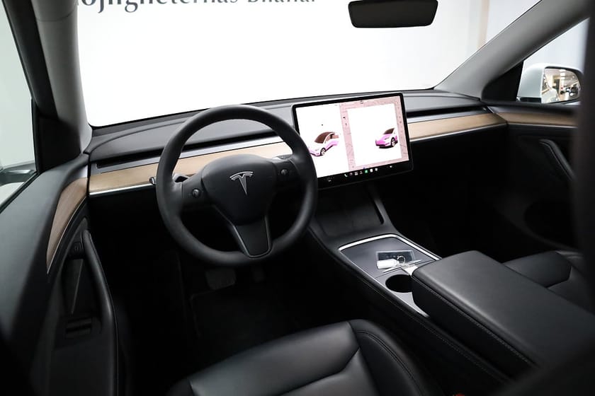 Bild 3 av Tesla Model Y Long Range AWD 1 ägare / Leasebar / Dragkrok