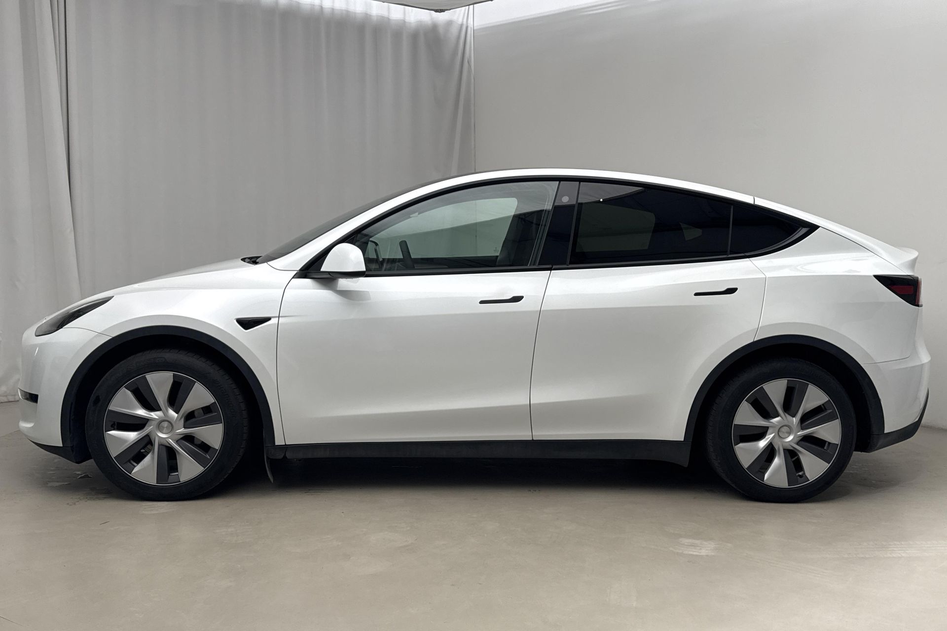 Tesla Model Y 2023, bild 2/10