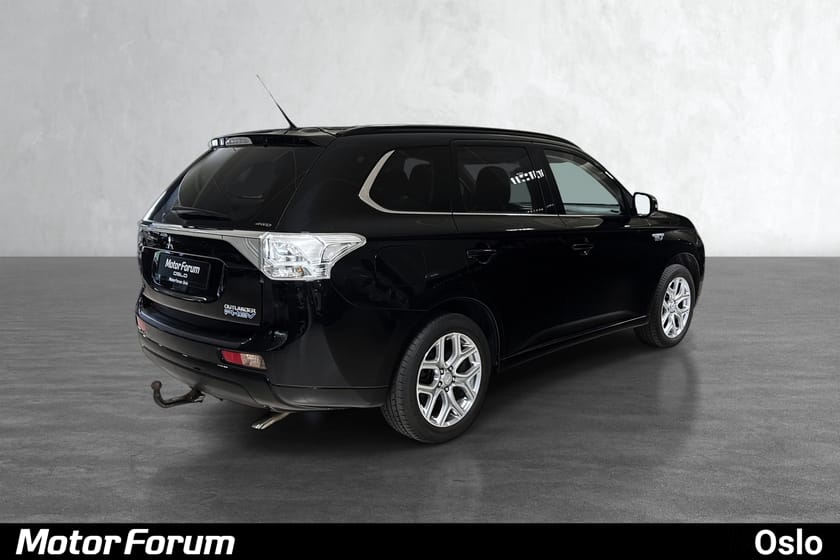 Bilde 5 av Mitsubishi Outlander PHEV Lav kilometer - Cruicekontroll - Ryggekamera -