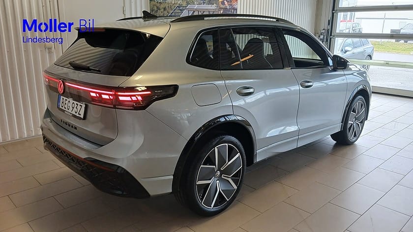 Bild 4 av Volkswagen Tiguan eHybrid R-LINE eHYBRID, 272 HK,DSG6,AREA VIEW