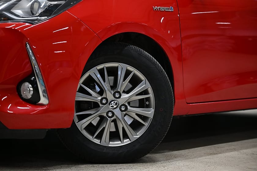 Bild 3 av Toyota Yaris Hybrid 101HK Automat|Backkamera|S&V-Hjul