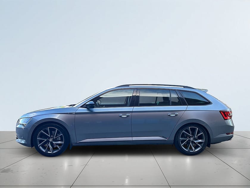 Bild 4 av Škoda Superb Kombi Skoda 4x4 Business Edition SoV-Däck/Navi/Adaptiv Fart/Kamera
