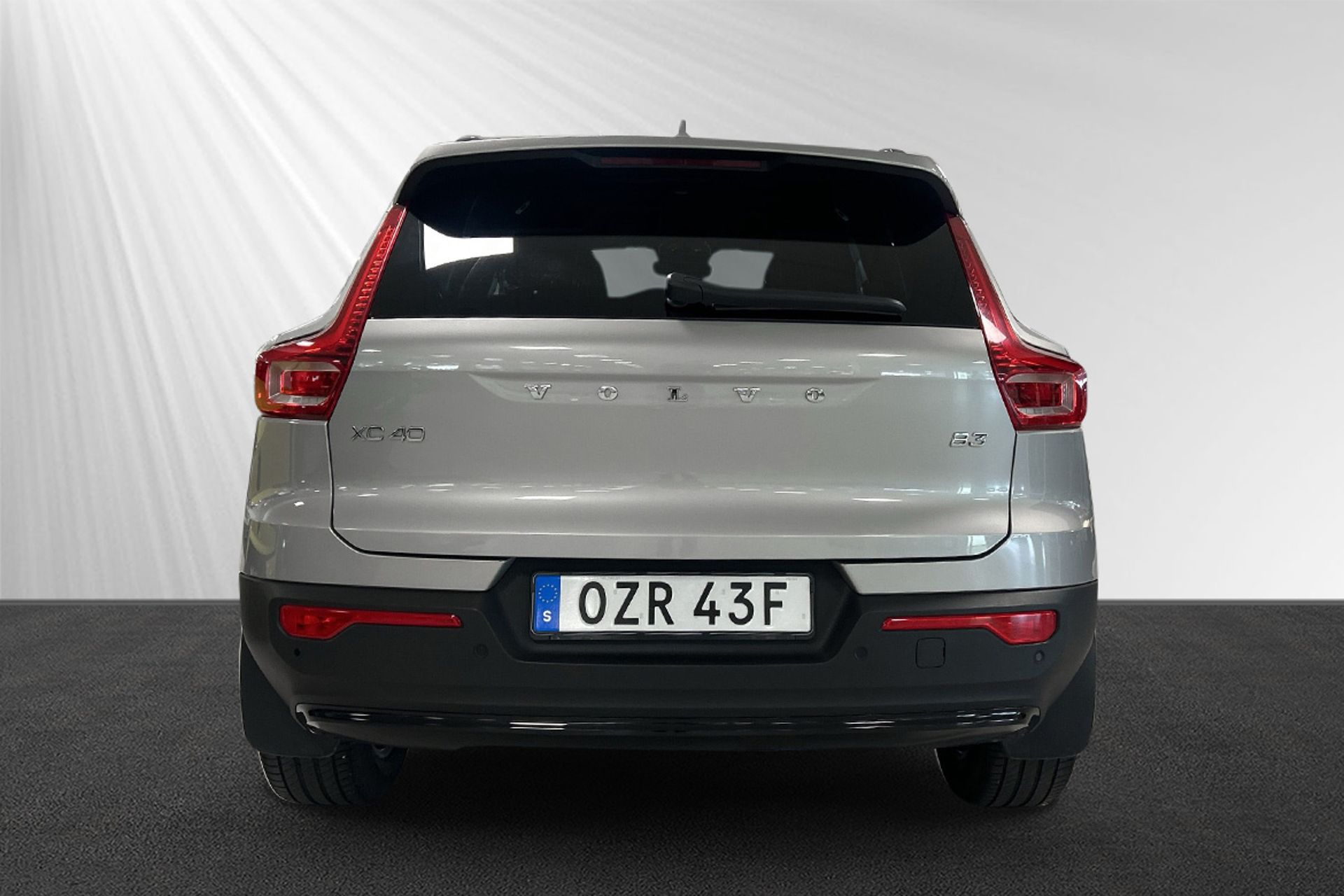 Volvo XC40 B3 FWD Bensin Plus Dark 2025, bild 2/7
