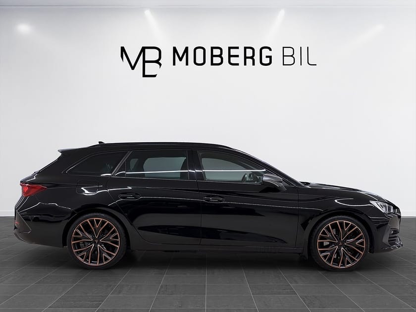Bild 4 av CUPRA Leon Sportstourer e-Hybrid 245hk B-Kamera Navi Drag
