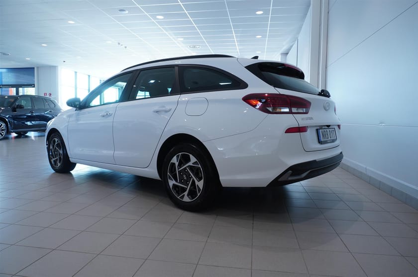 Bild 3 av Hyundai i30 Kombi 1.0 T-GDi Essential Aut Kamera LED Rattvärme