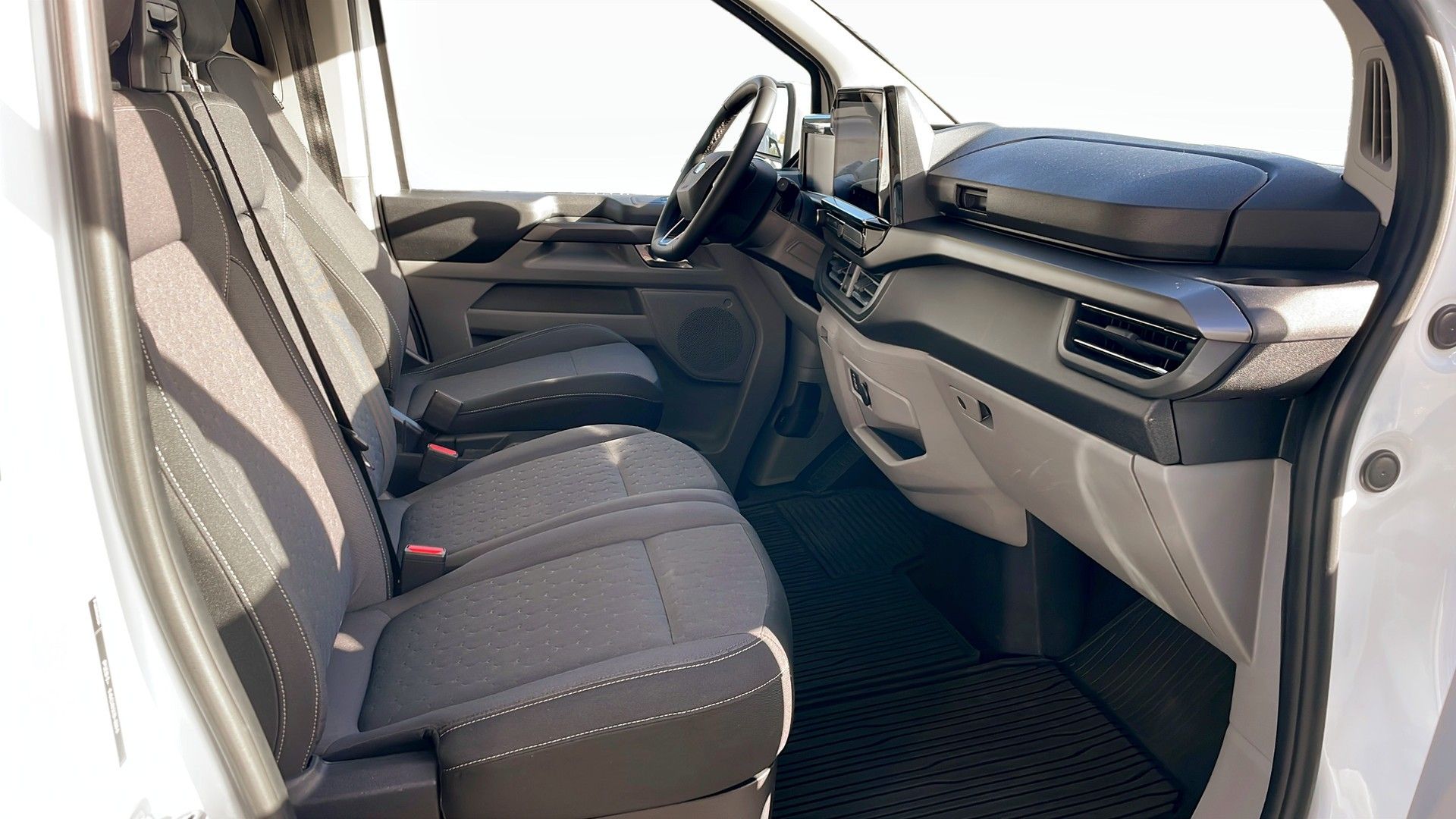 Ford Transit Custom 2.0 EcoBlue 2024, bild 3/9