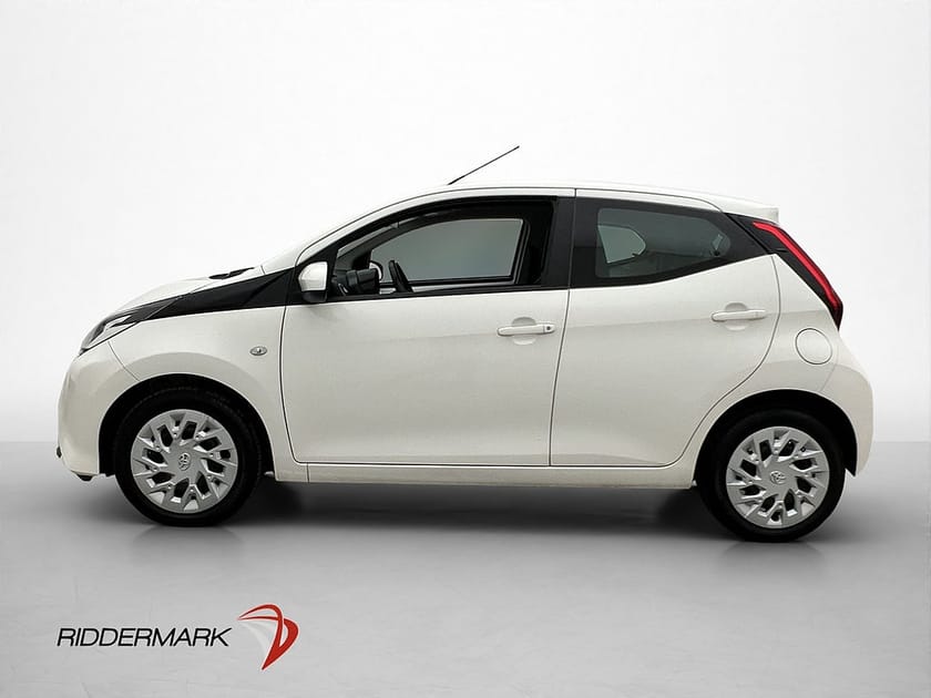 Bild 2 av Toyota Aygo 1.0 72hk X-PLAY Kamera Lane Assist 2 Brukare