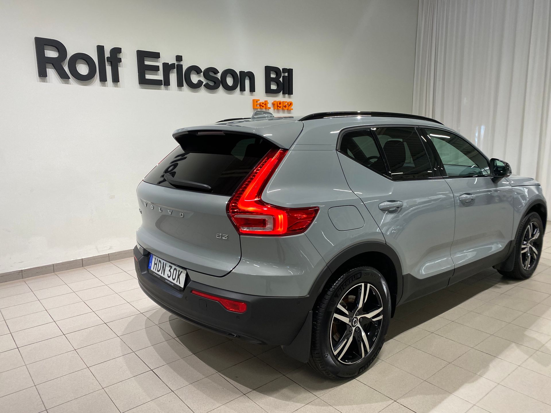 Volvo XC40 B3 FWD Bensin Plus Dark 2025, bild 7/10