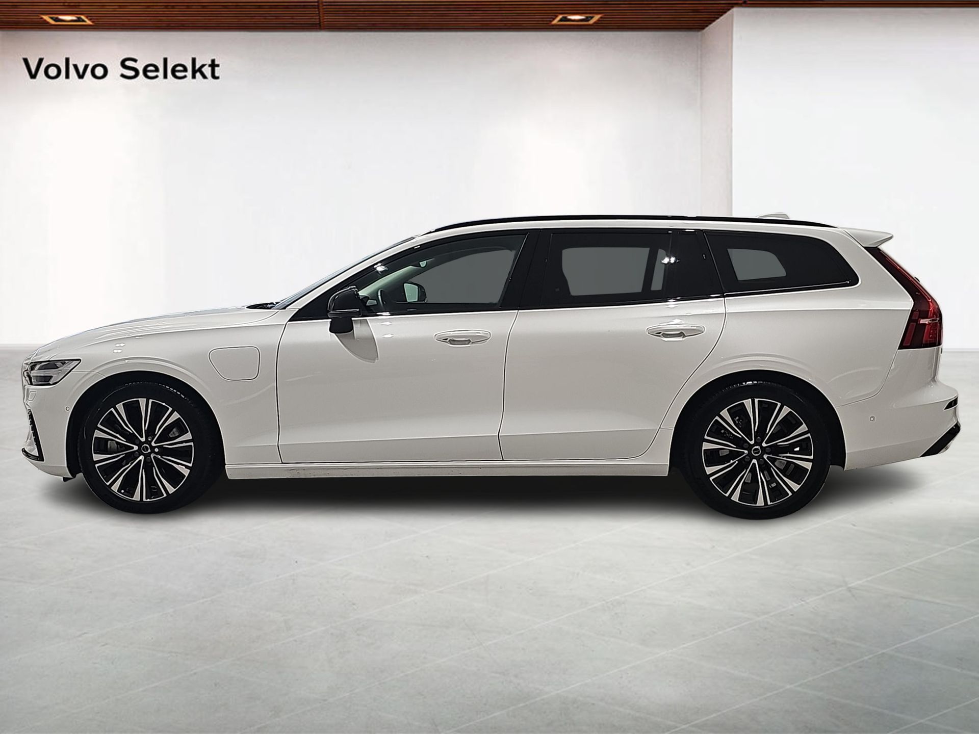 Volvo V60 T6 Plus Dark Edition 2025, kuva 3/14