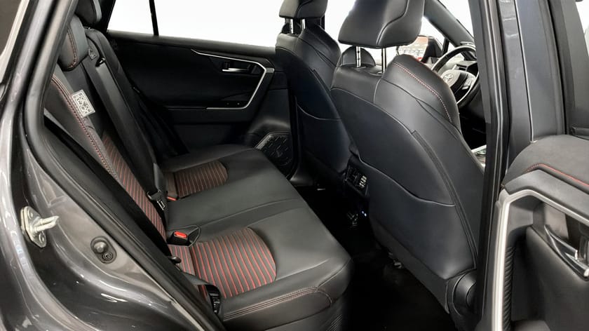 Bild 5 av Toyota RAV4 Plug-in Hybrid E-CVT AWD 306hp STYLE / JBL / DRAG /