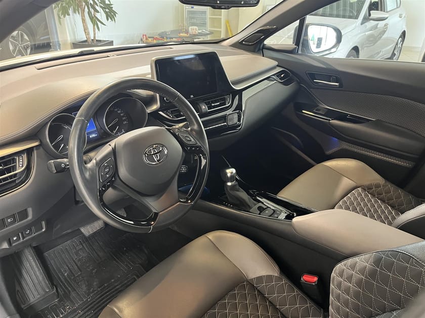 Bild 2 av Toyota C-HR Hybrid Executive Drag