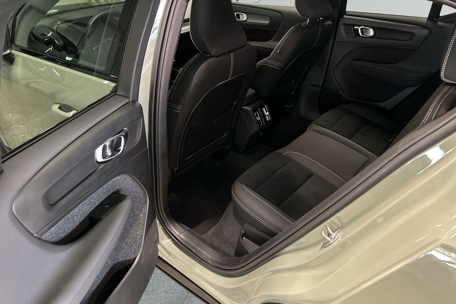 Volvo XC40 B4 Plus Dark 2024, bild 7/10