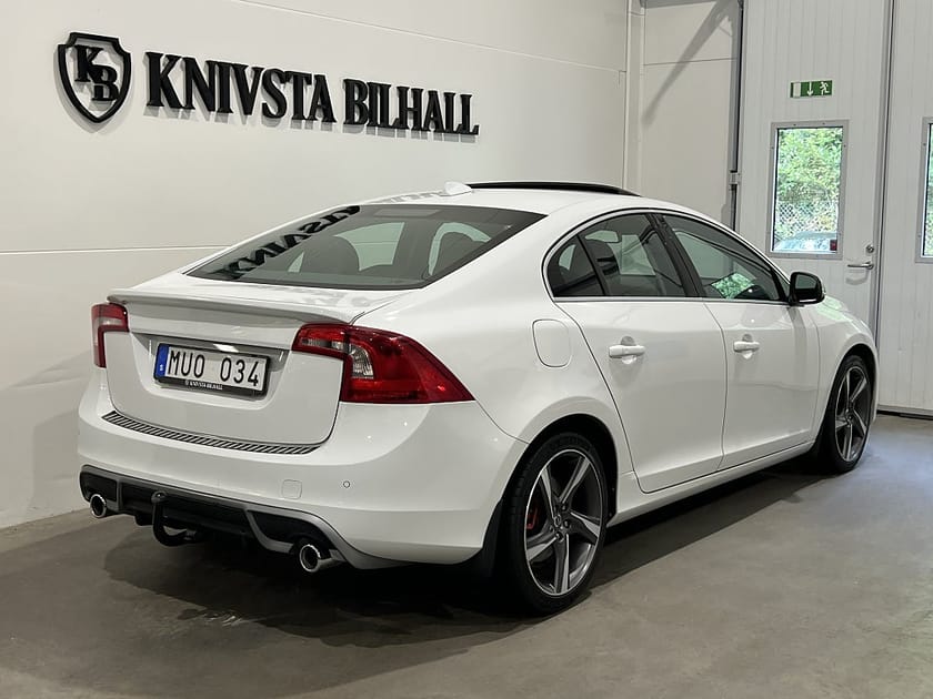 Bild 4 av Volvo S60 D4 Geartronic R-Design 1Ägare Kamremsbytt Drag 163hk