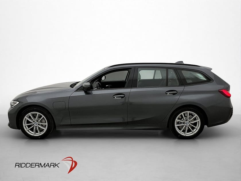 Bild 4 av BMW 330e Touring 292hk Sport line Kamera MOMS CarPlay Adaptiv Drag
