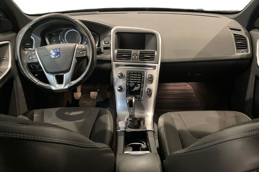 Bild 2 av Volvo XC60 D4 Classic Momentum Dragkrok Parkeringssensor fram/bak Programbar bränslevärmare