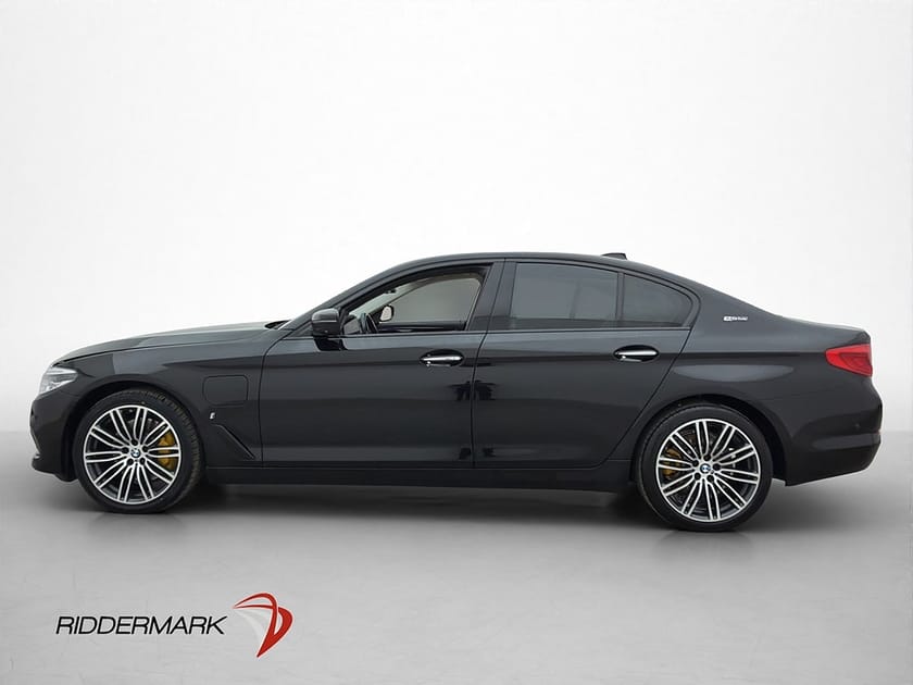 Bild 4 av BMW 530e iPerformance Sedan 530 Sportline Cockpit H/K Kamera HuD