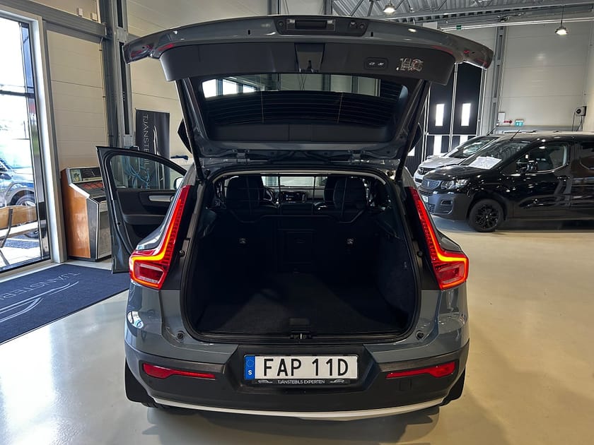 Bild 4 av Volvo XC40 B4 AWD Geartronic Momentum Advanced SE BLIS/ H/K / Drag