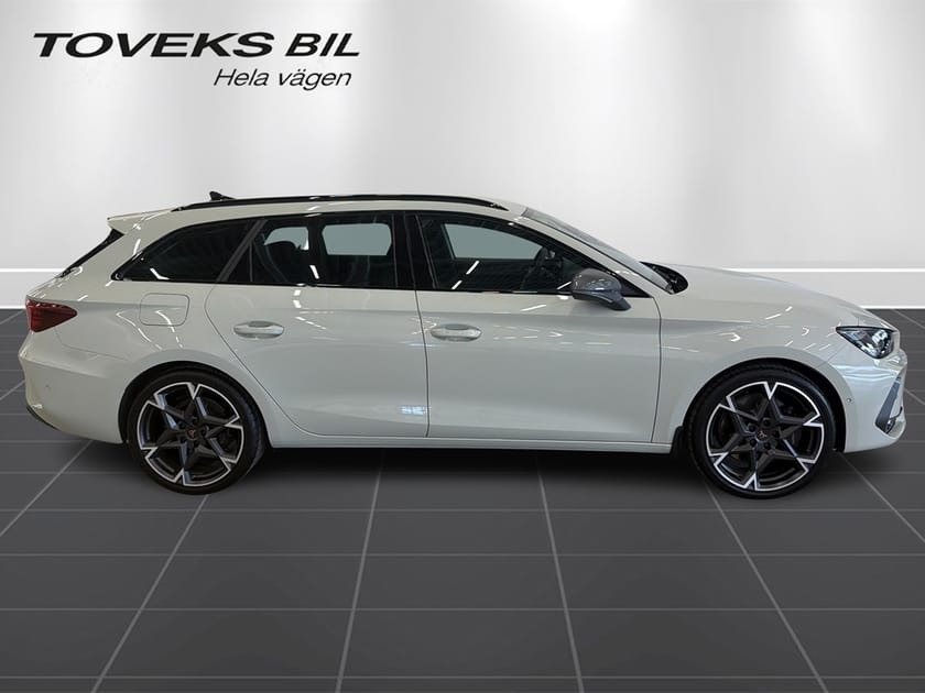 Bild 2 av CUPRA Leon Sportstourer VZ e-Hybrid SP1.5 272 HK 124KM PÅ EL
